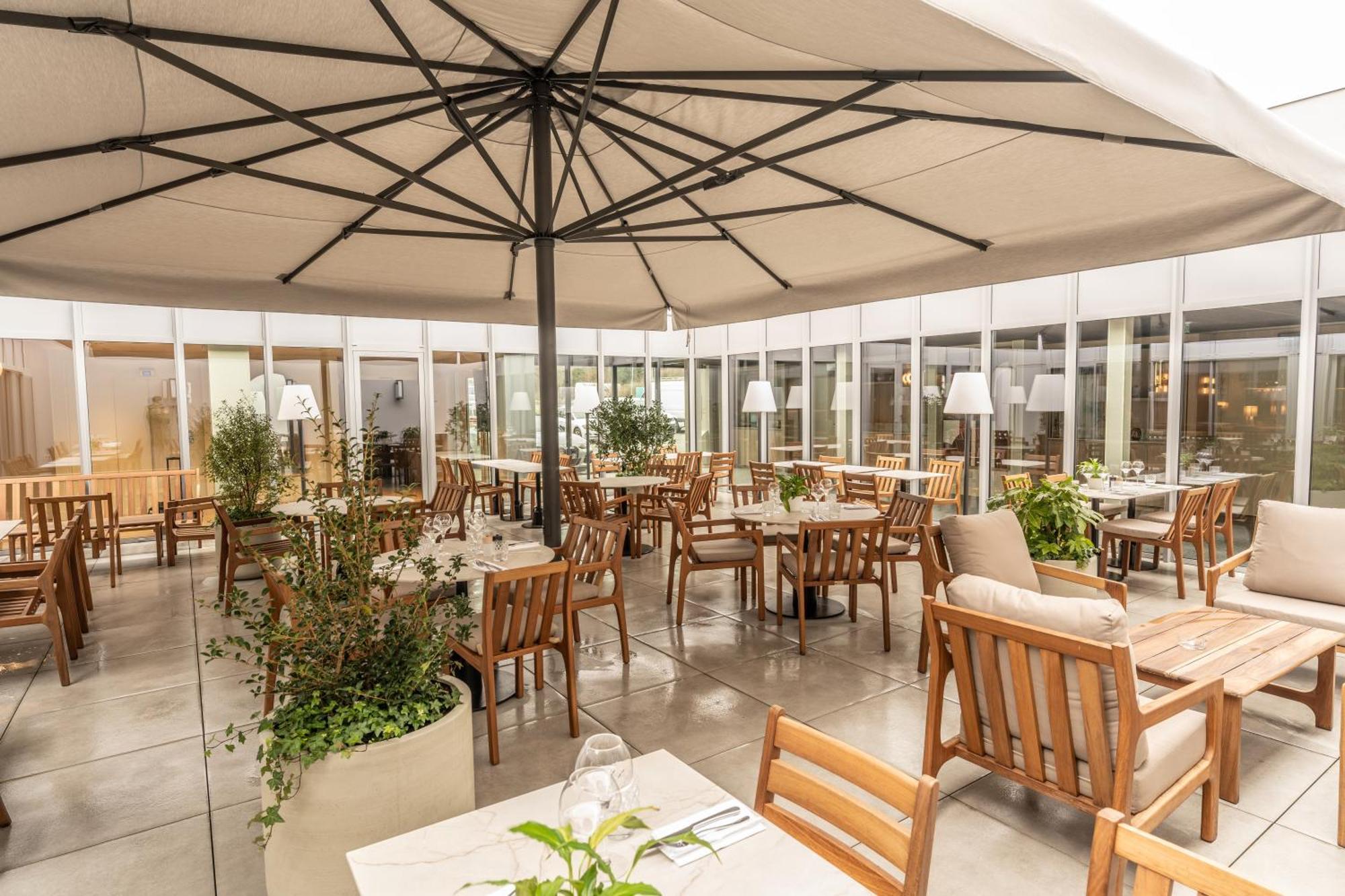 昂热曼恩湖美居酒店 外观 照片